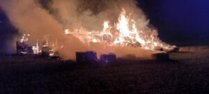 Read more about the article Einsatz 06-2022: Strohmieten- und Osterfeuerbrand in Woltersdorf