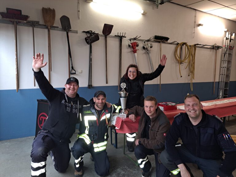 Wanderpokal geht an Feuerwehr