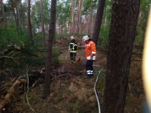 Read more about the article Einsatz 10-2022: Nachlöscharbeiten an der Einsatzstelle